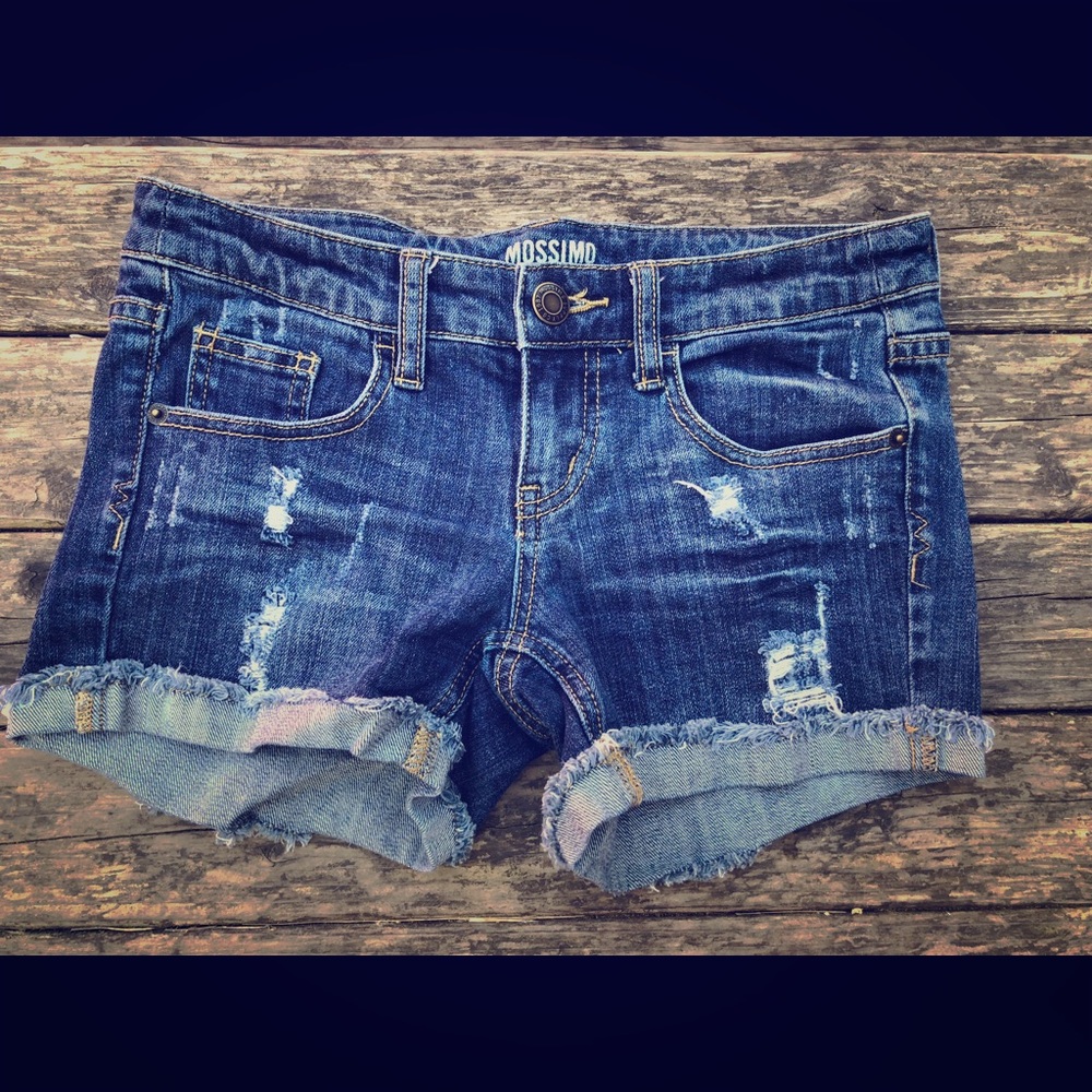 Cute pair of jean shorts!